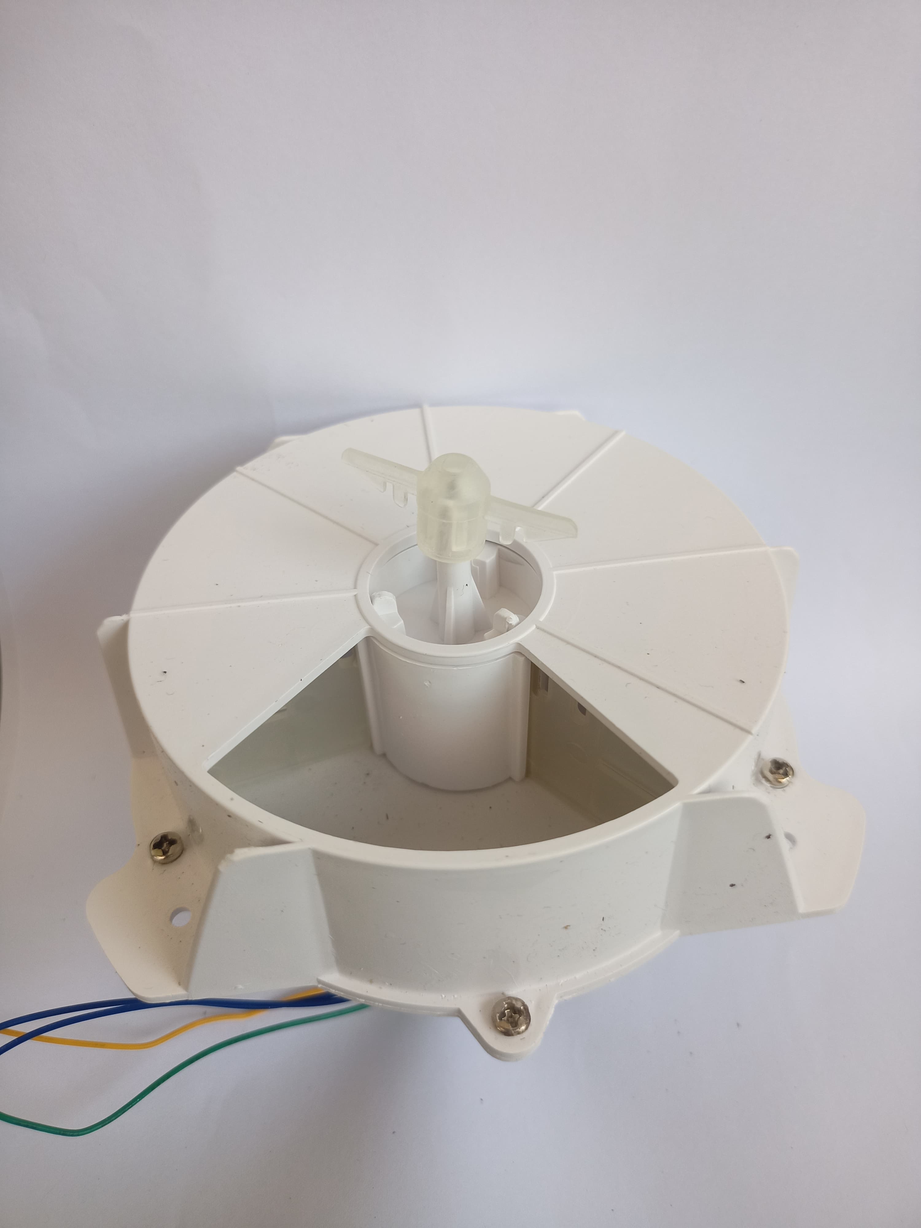 boy-with-laptop-light