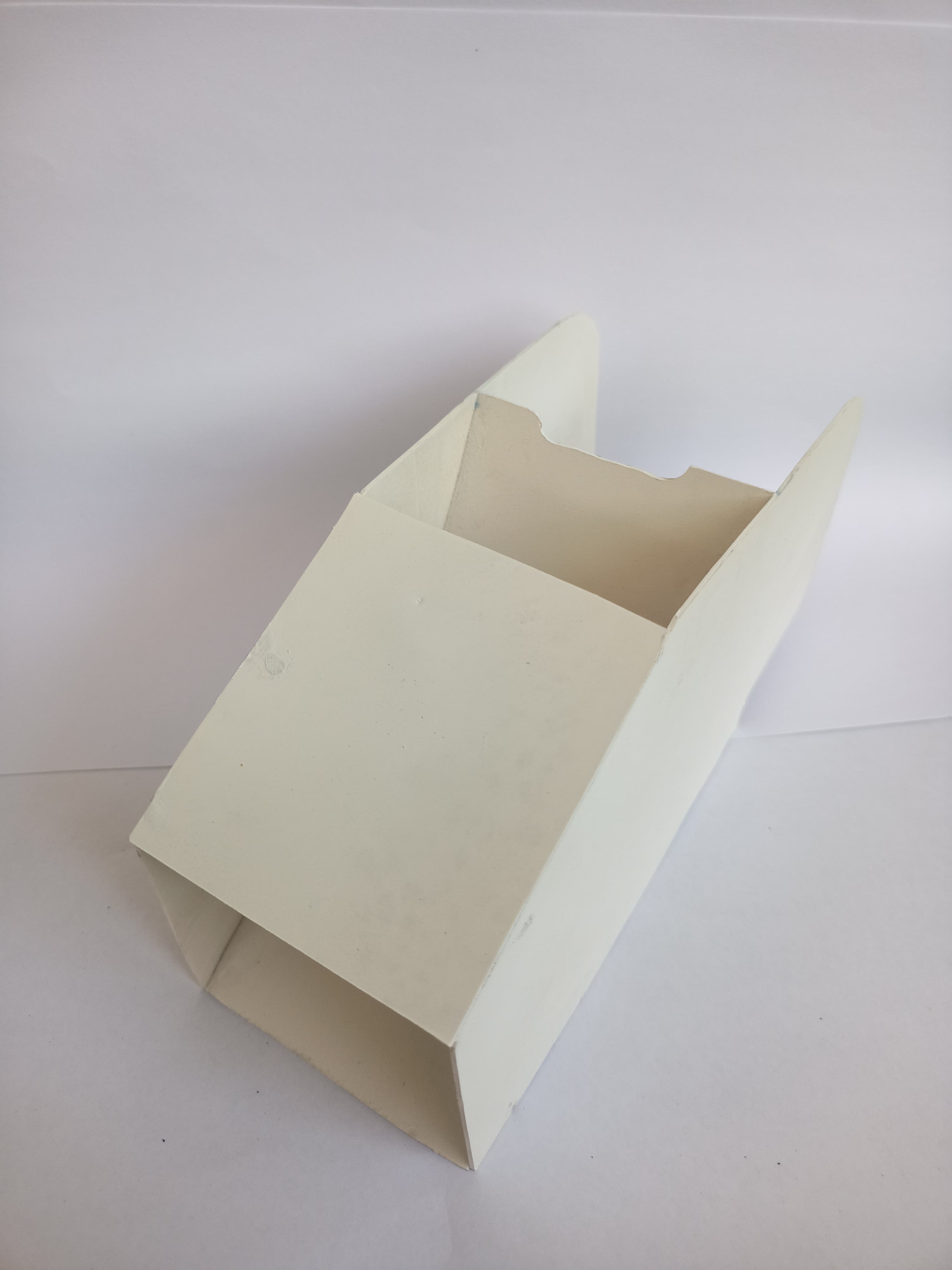 girl-with-laptop-light